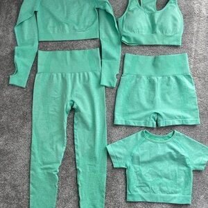 Green Activewear Set 5 pieces